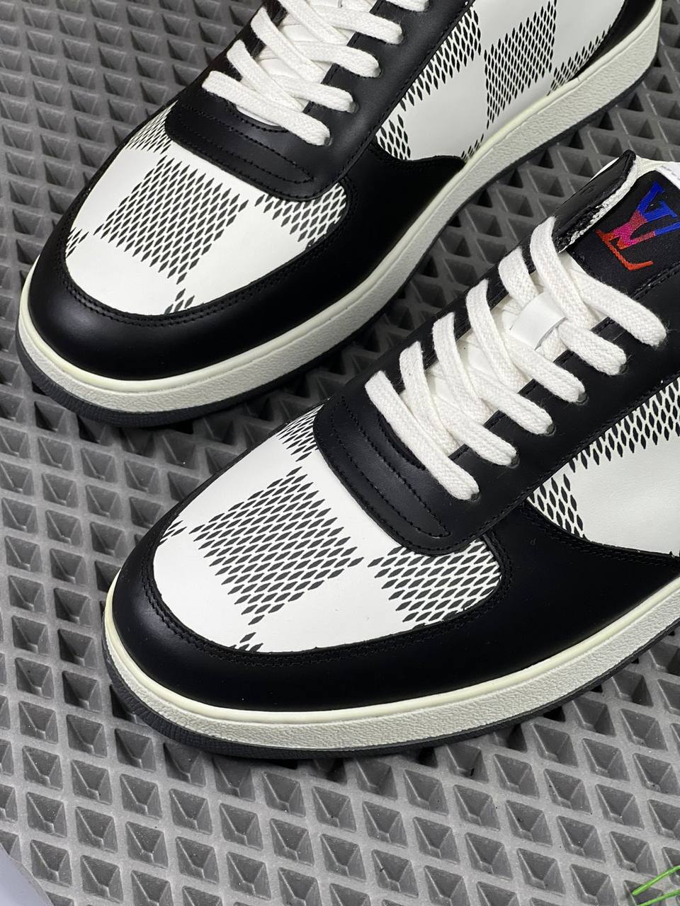 Louis Vuitton повседневные кеды BP-13236 Louis Vuitton повседневные кеды BP-13236