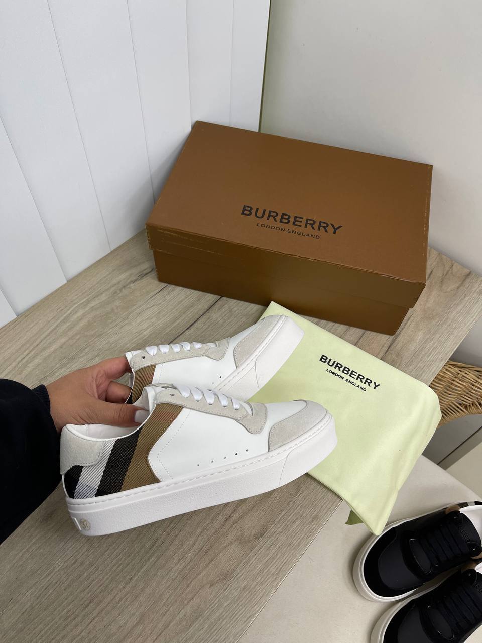 Трендовые кеды Burberry BP-19456 Трендовые кеды Burberry BP-19456