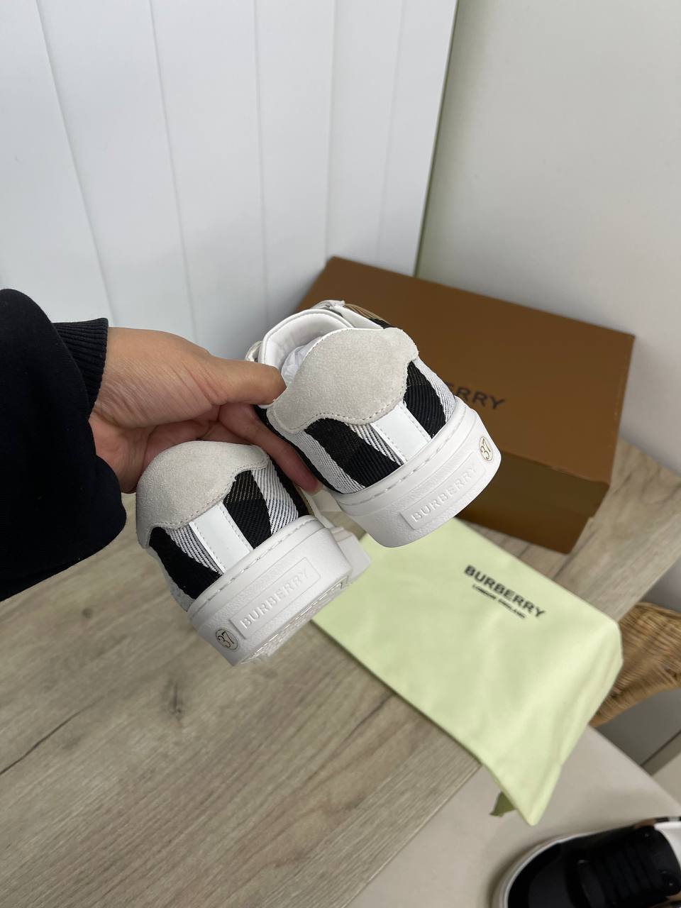 Трендовые кеды Burberry BP-19456 Трендовые кеды Burberry BP-19456