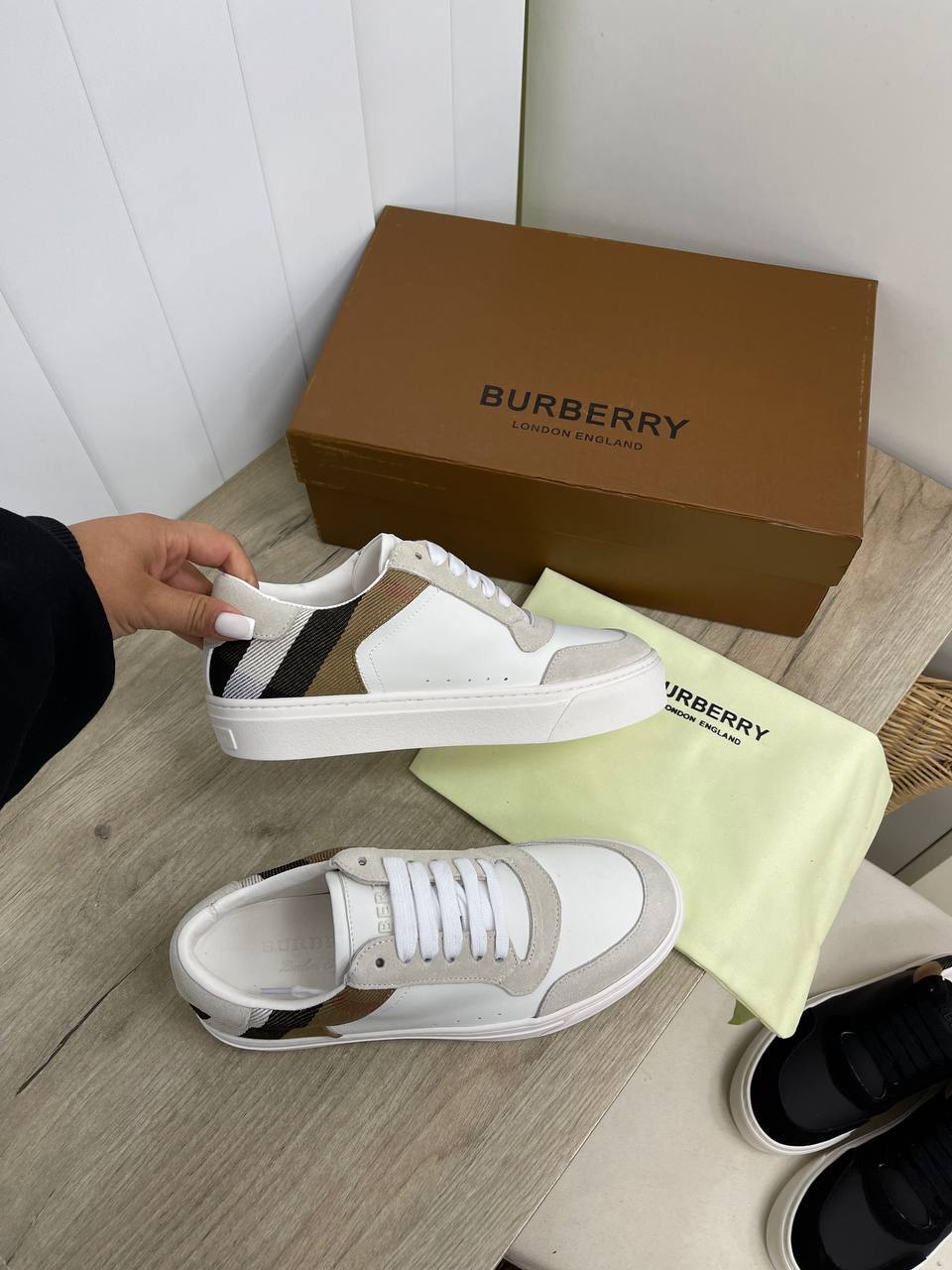 Трендовые кеды Burberry BP-19456 Трендовые кеды Burberry BP-19456