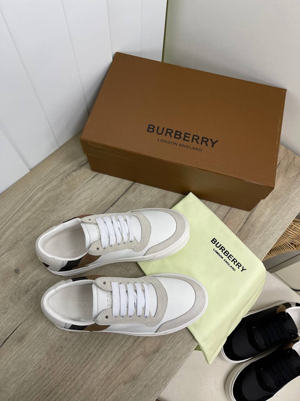 Трендовые кеды Burberry BP-19456 Трендовые кеды Burberry BP-19456