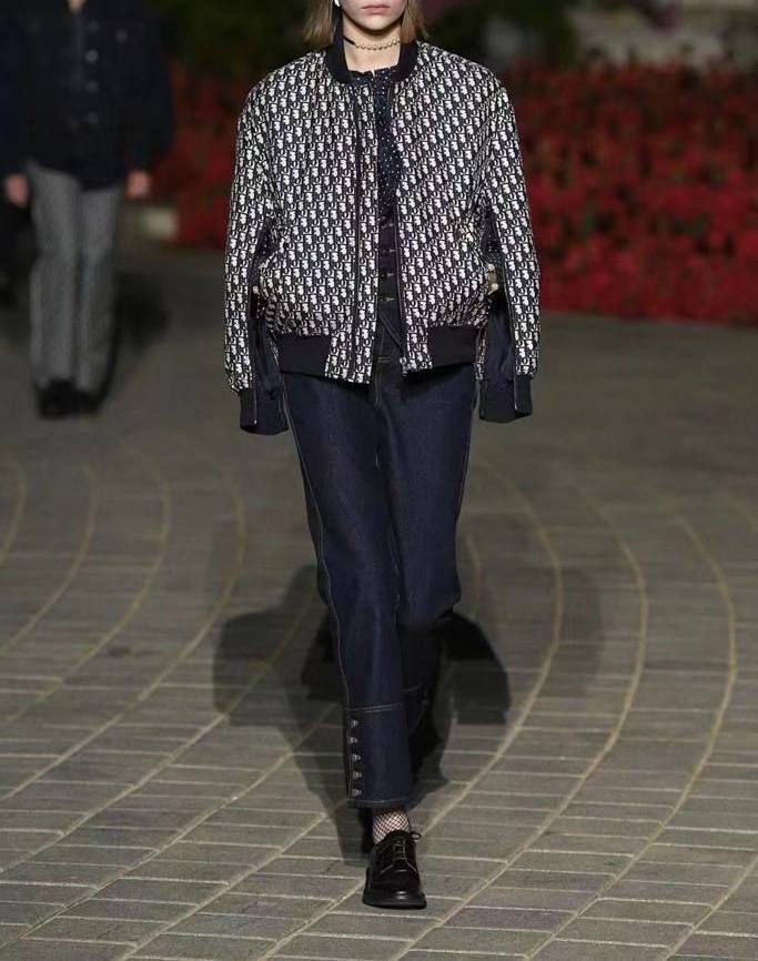 Трендовый бомбер Christian Dior BP-16915 Трендовый бомбер Christian Dior BP-16915