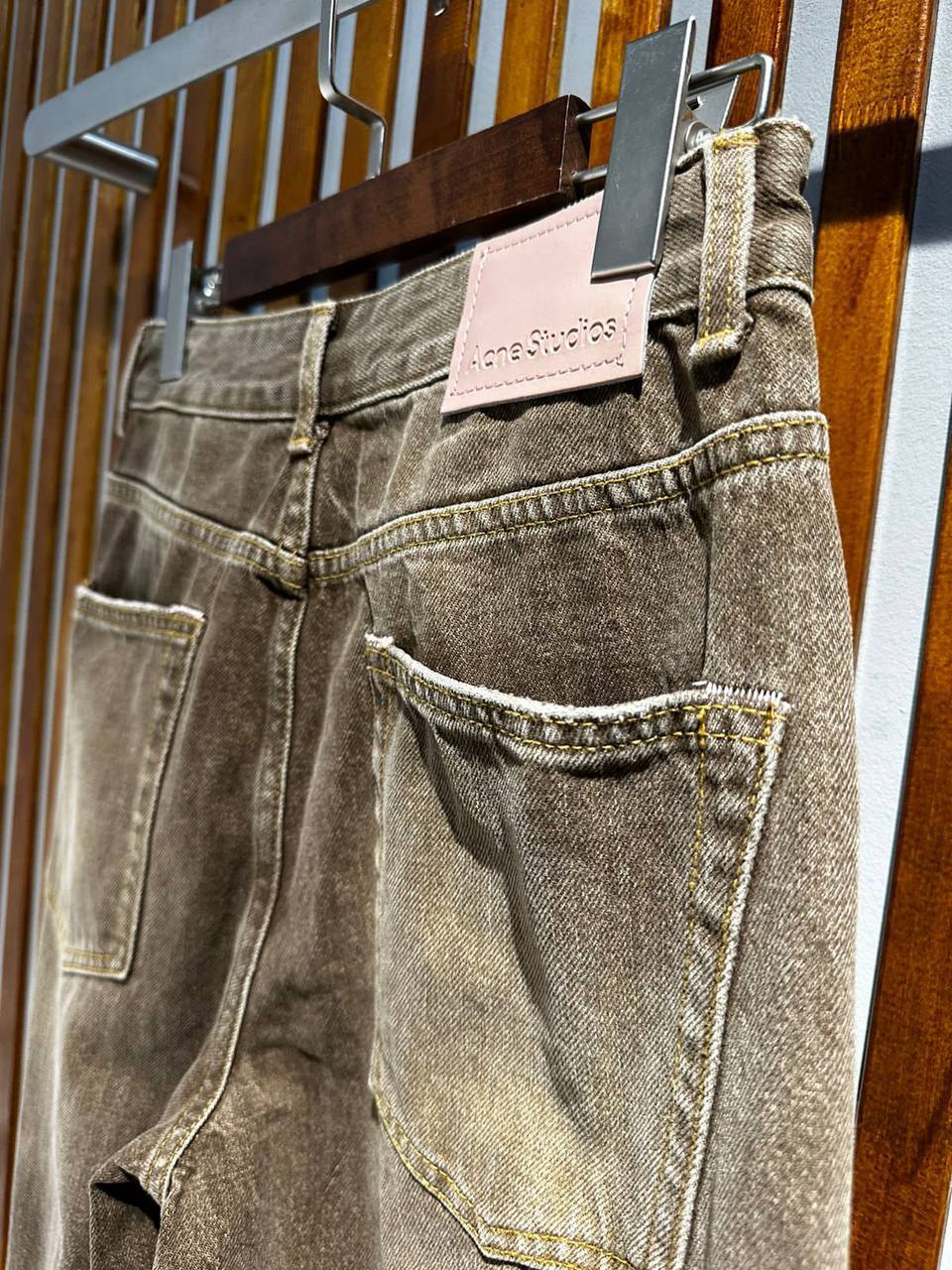 Джинсы трендовые Acne BP-43296 Джинсы трендовые Acne BP-43296