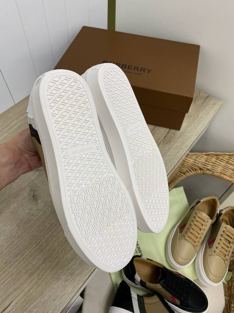 Burberry повседневные женские кеды BP-34658 Burberry повседневные женские кеды BP-34658