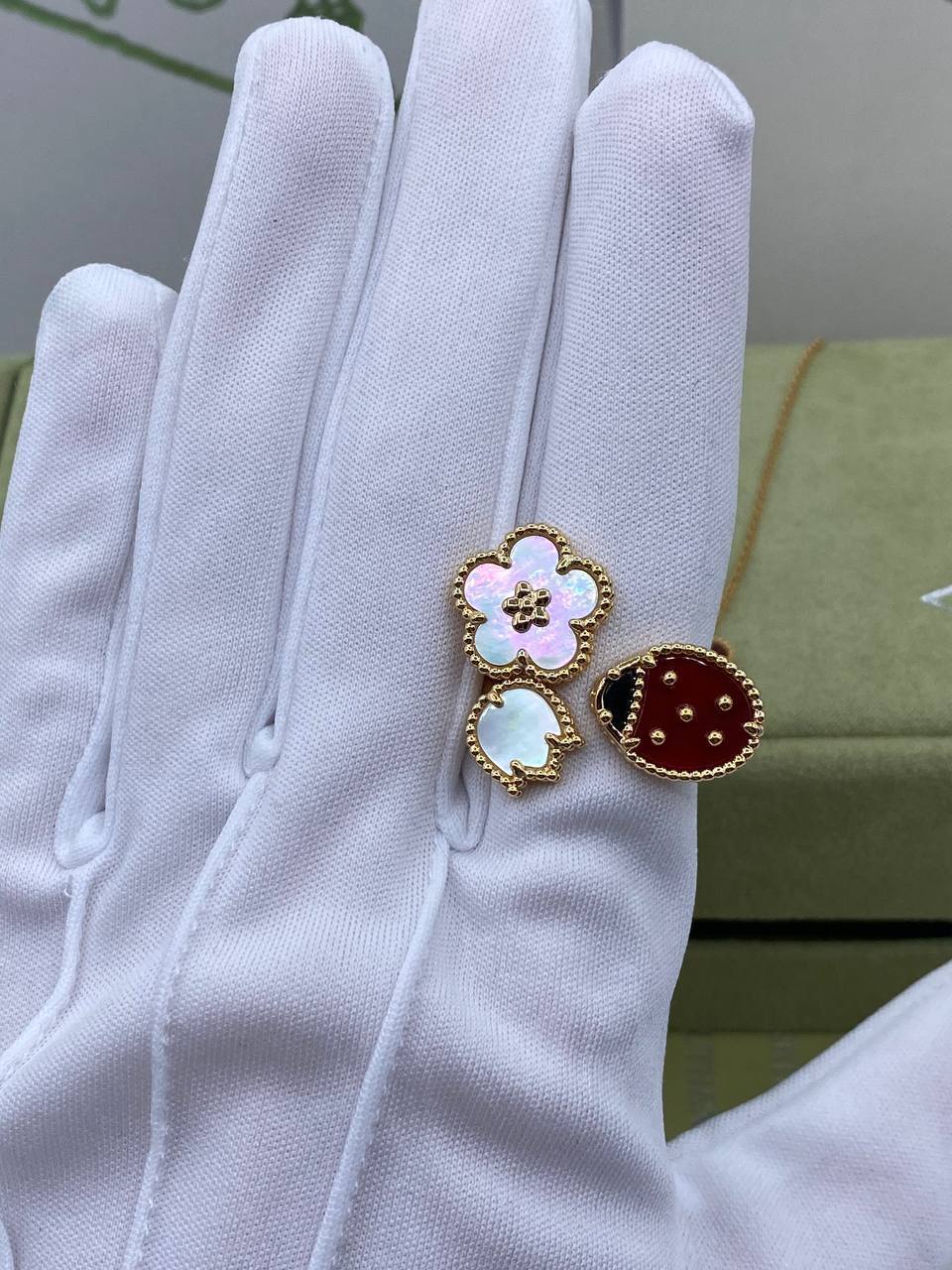 Кольцо коллекционное Van Cleef BP-32648 Кольцо коллекционное Van Cleef BP-32648