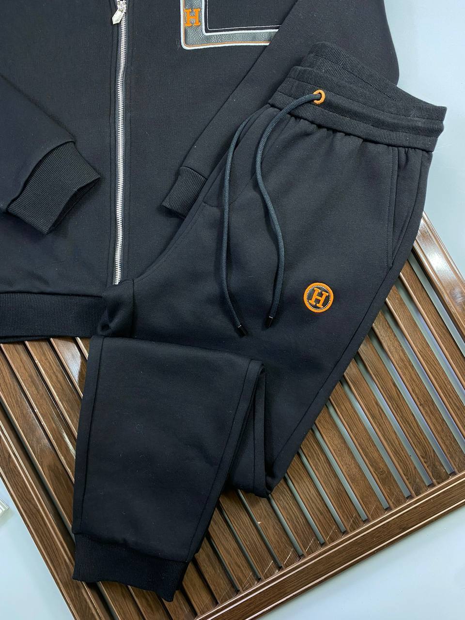 Спортивный костюм черный с логотипом Hermes BP-26277 Спортивный костюм черный с логотипом Hermes BP-26277