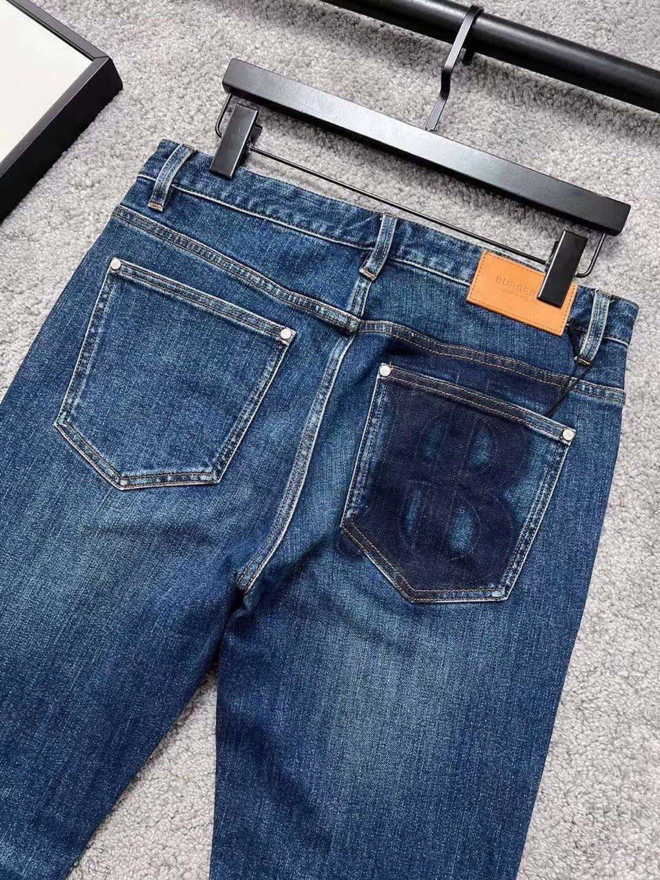 Джинсы Burberry BP-40399 стильные Джинсы Burberry BP-40399 стильные