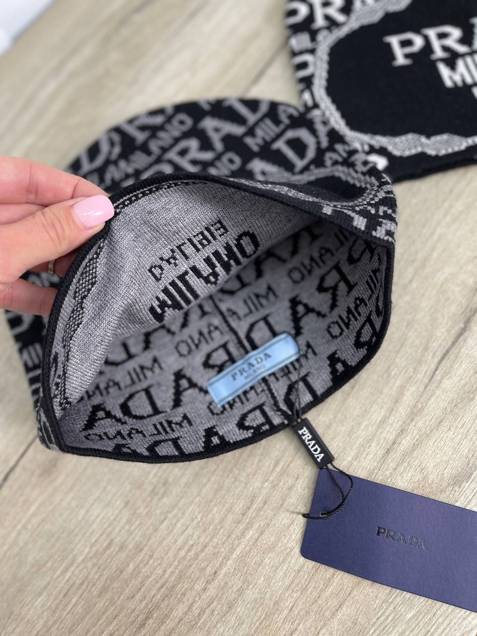 Коллекционная шапка Prada BP-22889 Коллекционная шапка Prada BP-22889