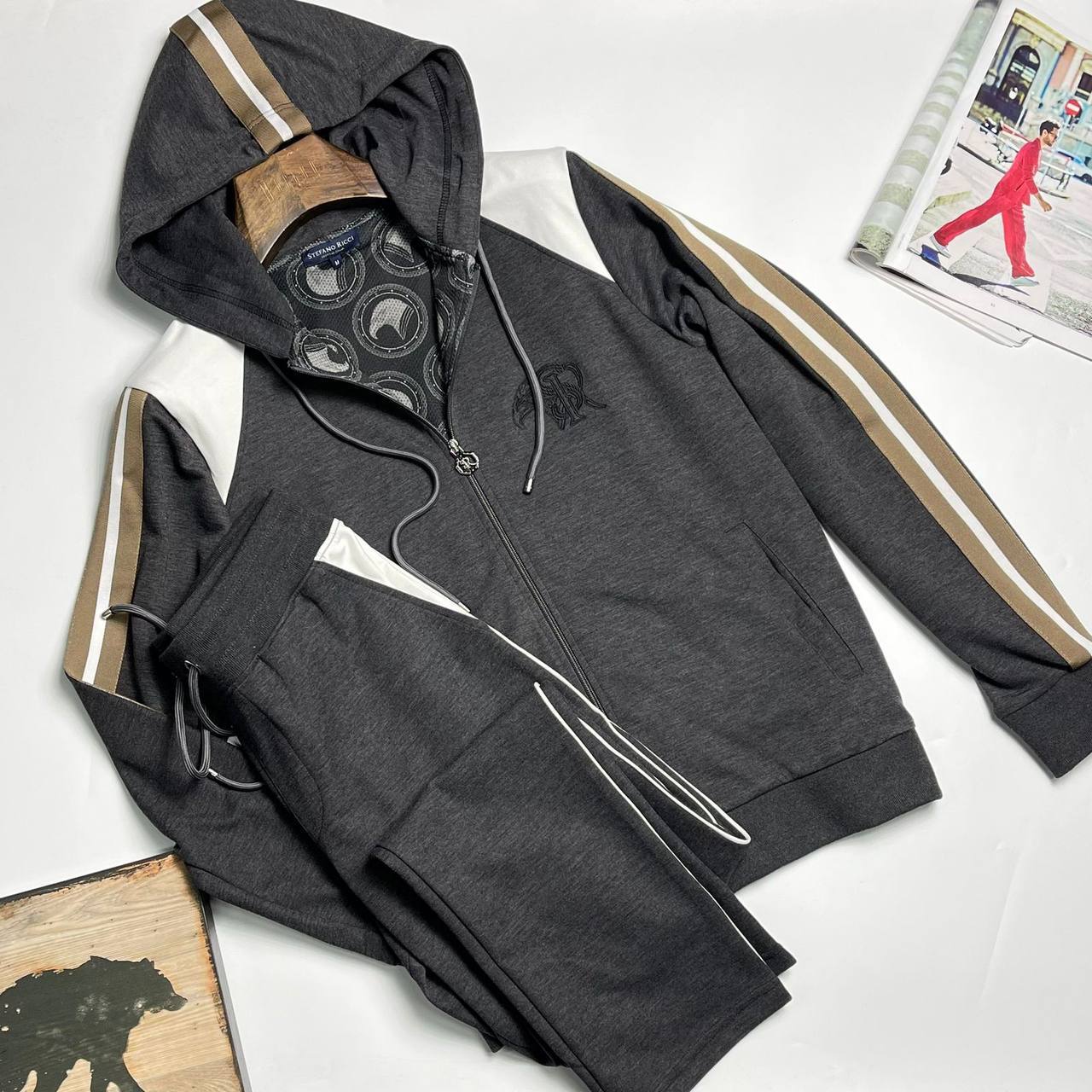 Темно-серый спортивный костюм с капюшоном Stefano Ricci BP-20739 Темно-серый спортивный костюм с капюшоном Stefano Ricci BP-20739