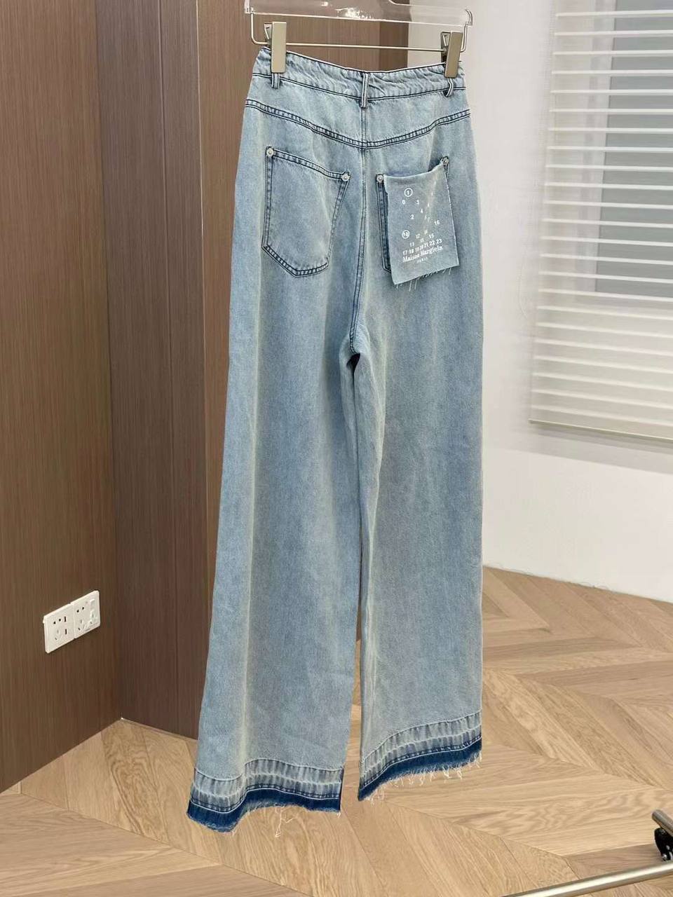 Джинсы трендовые Maison Margiela BP-35496 Джинсы трендовые Maison Margiela BP-35496