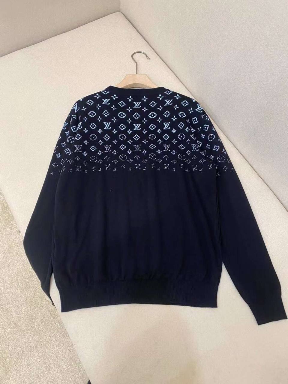 Свитшот Louis Vuitton BP-43765 эксклюзивный Свитшот Louis Vuitton BP-43765 эксклюзивный