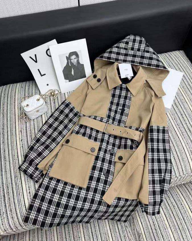 Пальто с поясом и капюшоном Christian Dior BP-23975 Пальто с поясом и капюшоном Christian Dior BP-23975