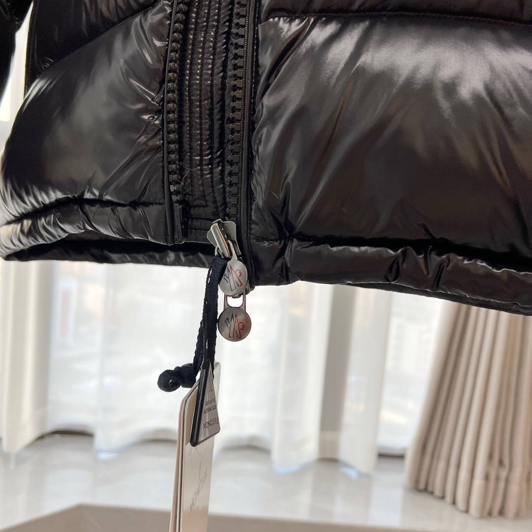 Пуховик черный Maya Moncler BP-000657 Пуховик черный Maya Moncler BP-000657