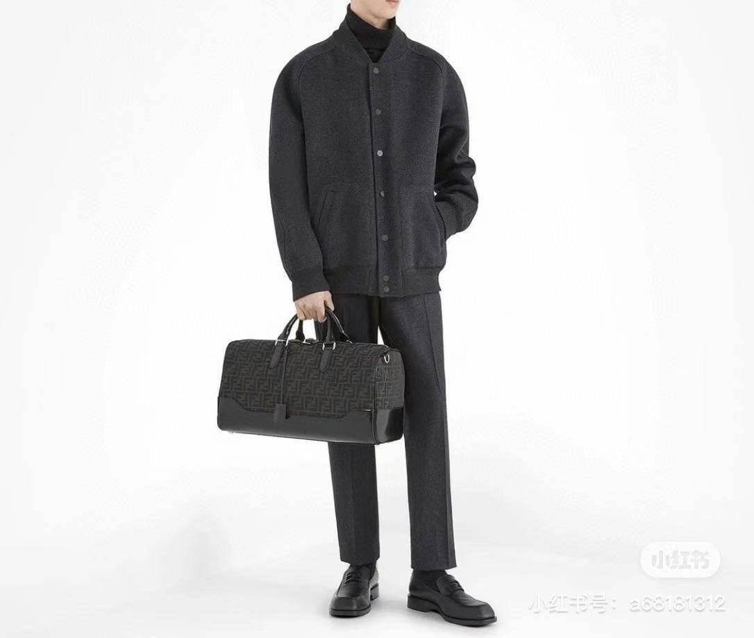 Двухсторонняя кофта Fendi BP-41342 лимитированная Двухсторонняя кофта Fendi BP-41342 лимитированная