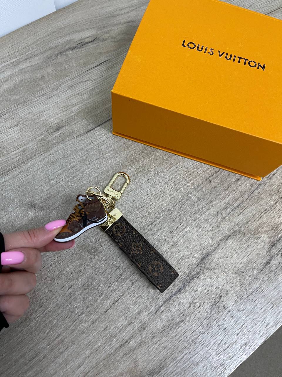 Коллекционный брелок Louis Vuitton BP-29542 Коллекционный брелок Louis Vuitton BP-29542