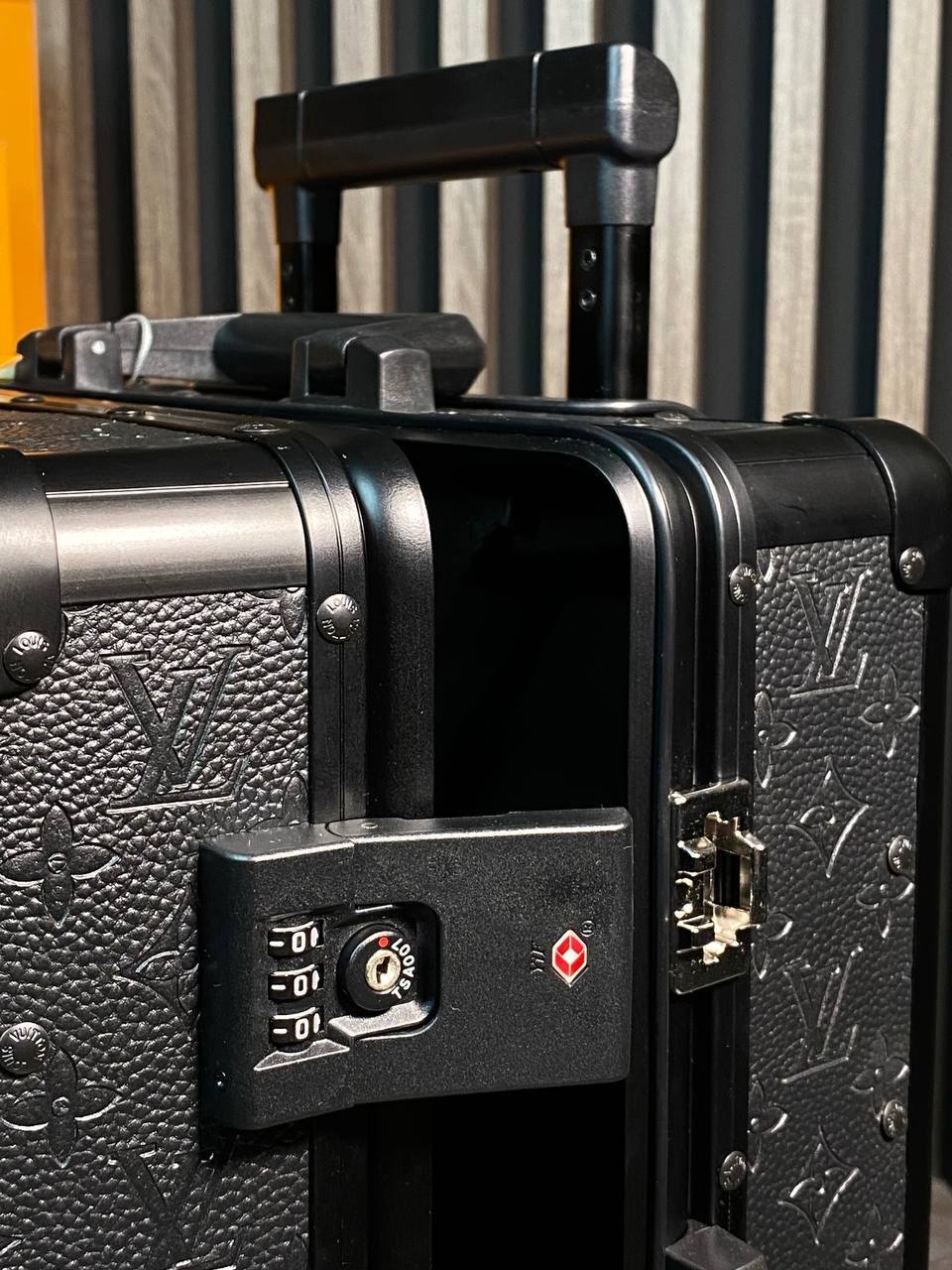 Louis Vuitton стильный чемодан BP-51283 Louis Vuitton стильный чемодан BP-51283