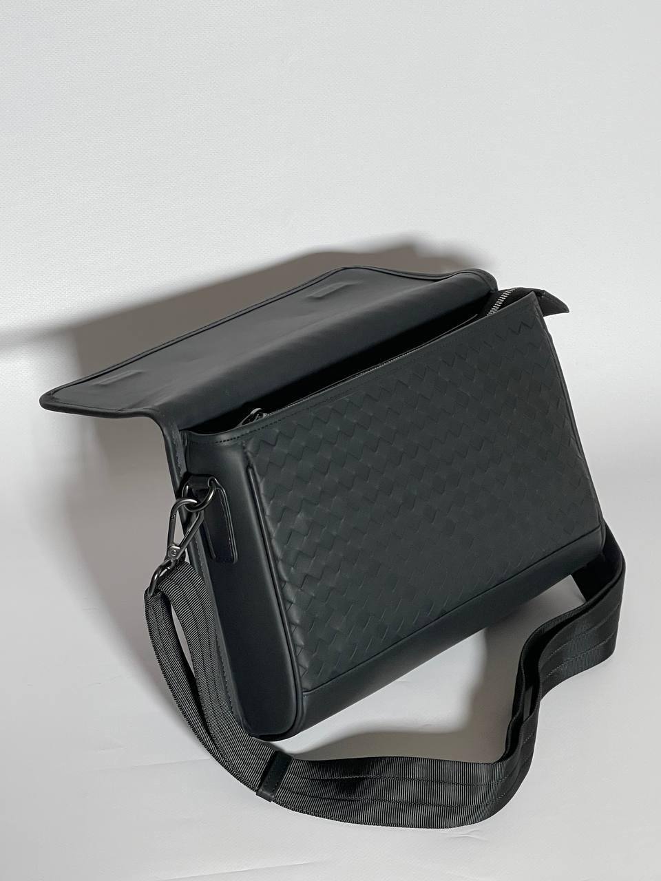 Мессенджер Bottega Veneta стильный BP-39156 Мессенджер Bottega Veneta стильный BP-39156