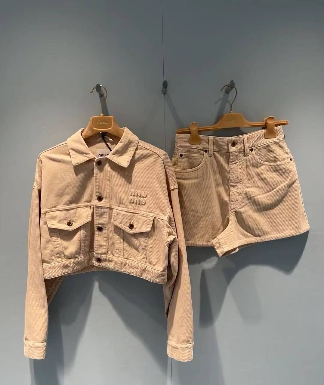 Повседневный костюм Miu Miu BP-48585 Повседневный костюм Miu Miu BP-48585