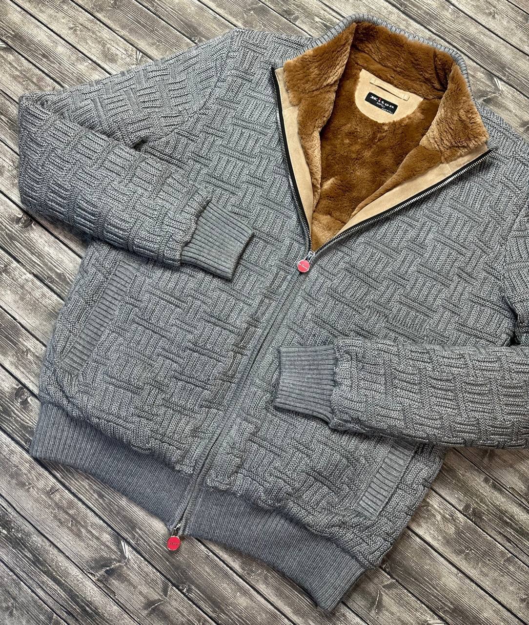 Вязаный кардиган на меху Kiton BP-27032 эксклюзивный Вязаный кардиган на меху Kiton BP-27032 эксклюзивный