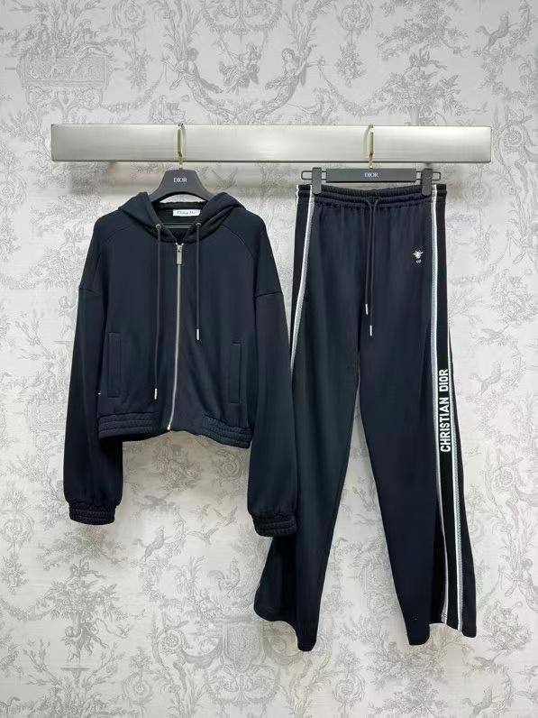 Повседневный спортивный костюм Christian Dior BP-47584 Повседневный спортивный костюм Christian Dior BP-47584