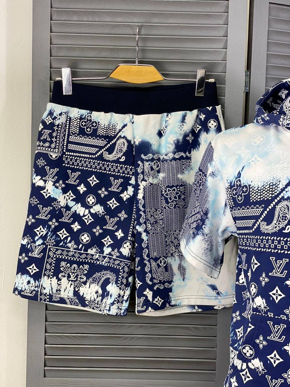 Мужской костюм Louis Vuitton с коротким рукавом BP-28376 Мужской костюм Louis Vuitton с коротким рукавом BP-28376