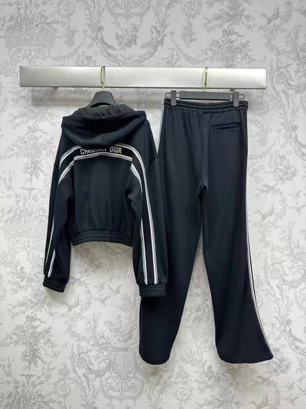 Повседневный спортивный костюм Christian Dior BP-47584 Повседневный спортивный костюм Christian Dior BP-47584