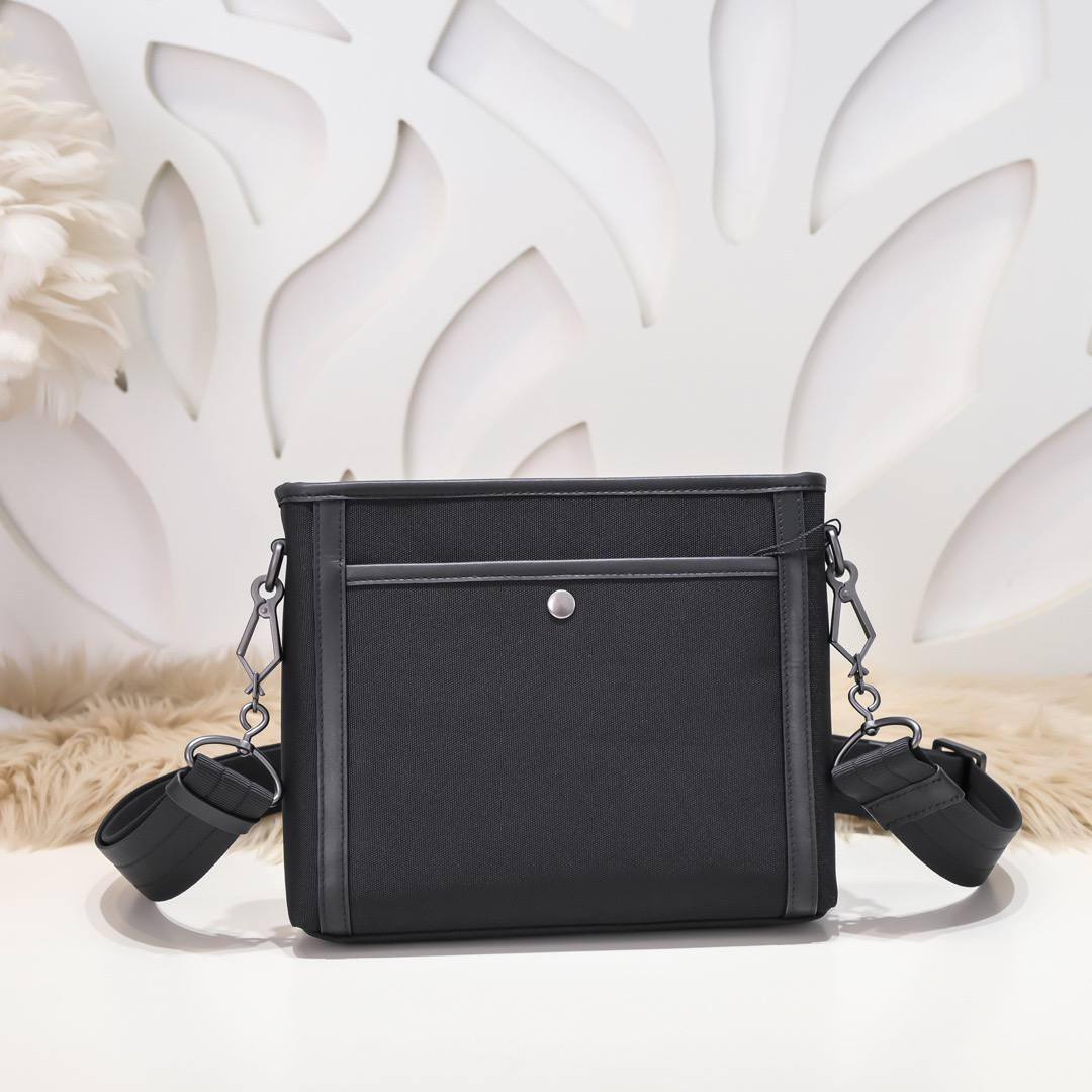 Мессенджер премиум Bottega Veneta BP-39693 Мессенджер премиум Bottega Veneta BP-39693