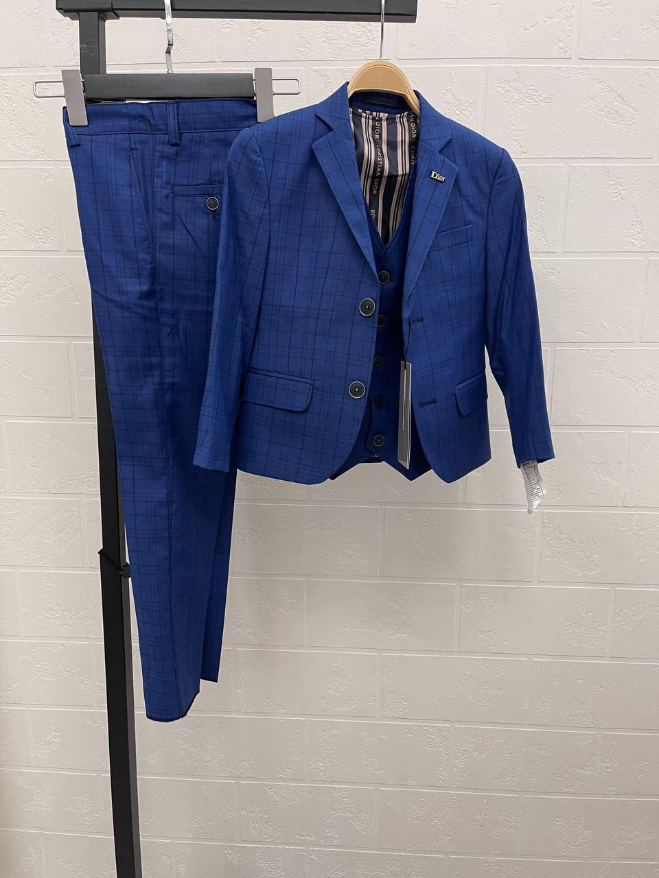 Костюм 3-ка стильный Christian Dior BP-51332 Костюм 3-ка стильный Christian Dior BP-51332