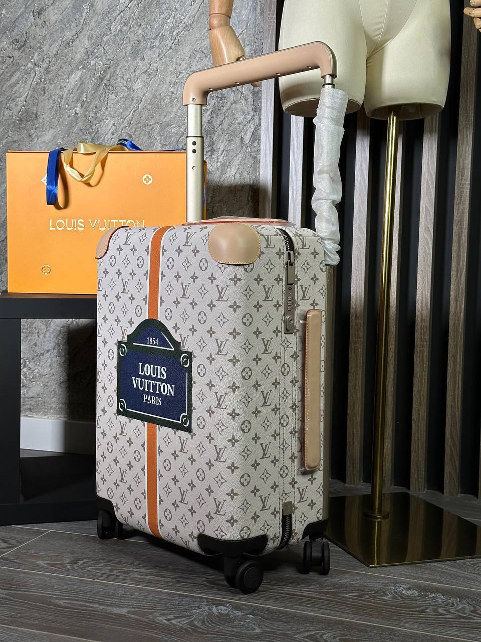 Чемодан для поездок Louis Vuitton BP-40215 Чемодан для поездок Louis Vuitton BP-40215