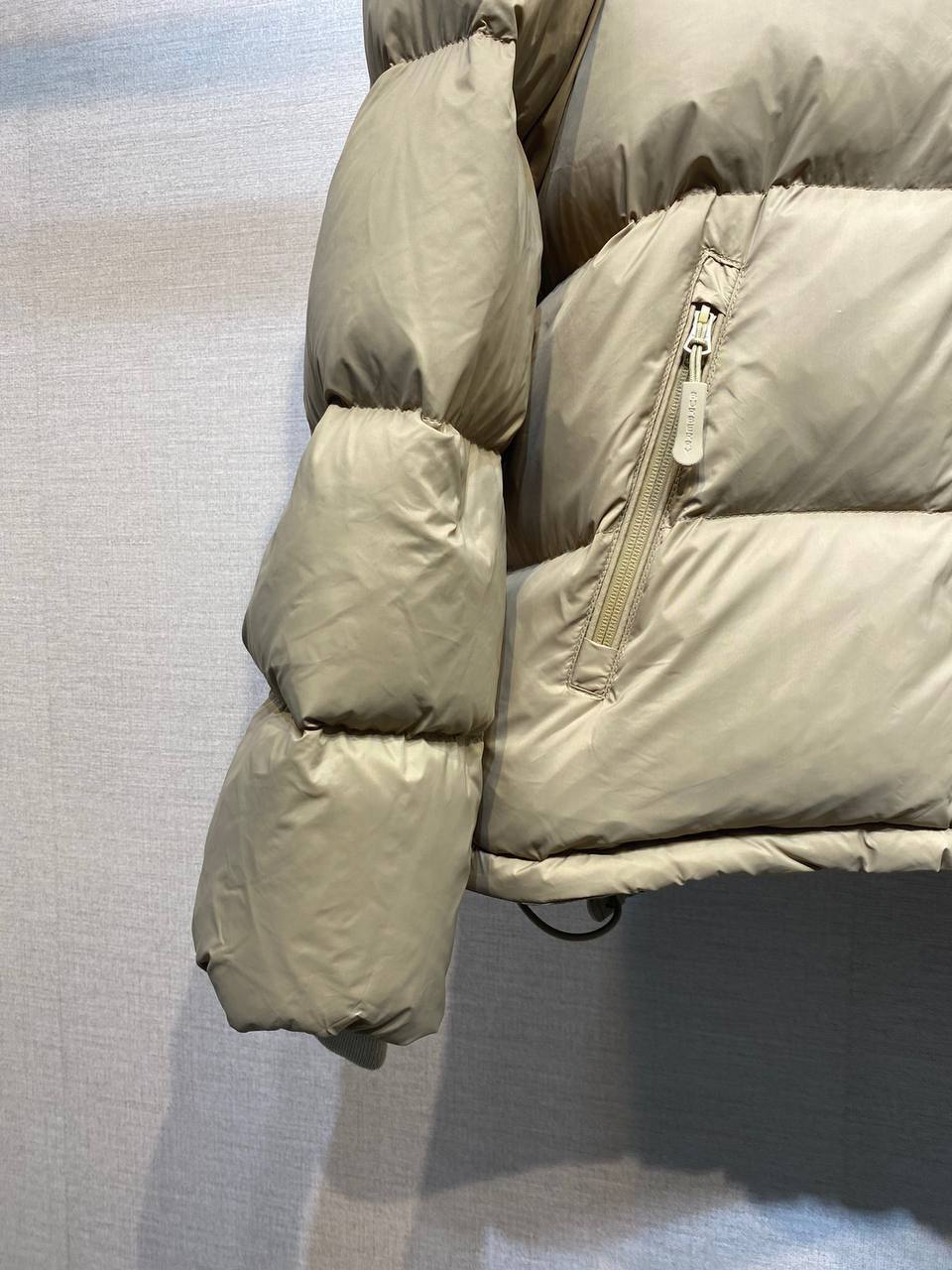 Пуховик-жилет бежевый Burberry BP-709887 Пуховик-жилет бежевый Burberry BP-709887