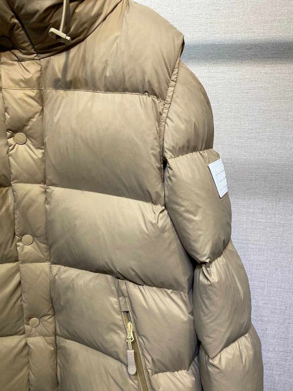 Пуховик-жилет бежевый Burberry BP-709887 Пуховик-жилет бежевый Burberry BP-709887