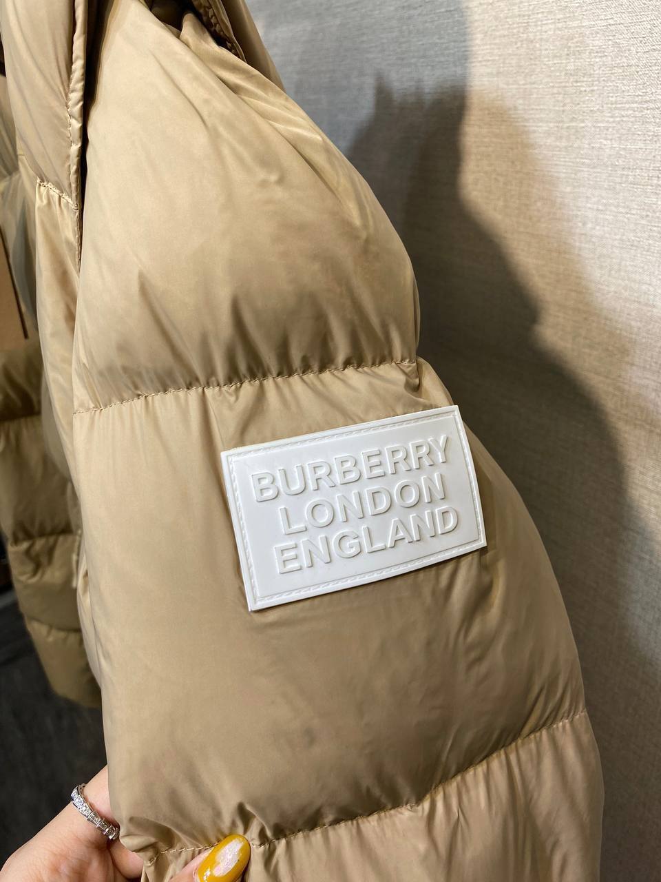 Пуховик-жилет бежевый Burberry BP-709887 Пуховик-жилет бежевый Burberry BP-709887