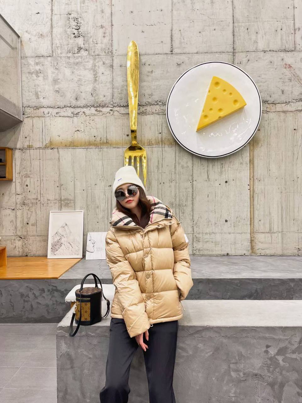 Пуховик-жилет бежевый Burberry BP-709887 Пуховик-жилет бежевый Burberry BP-709887