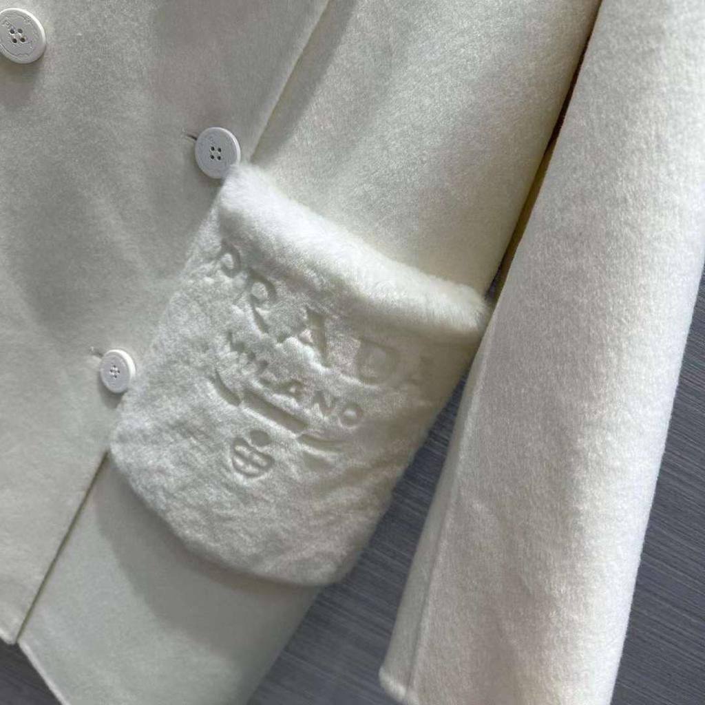 Пальто Prada BP-38981 эксклюзивное Пальто Prada BP-38981 эксклюзивное