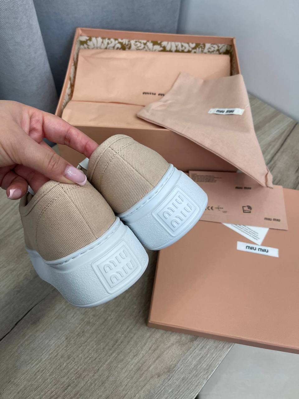 Дизайнерские кеды Miu Miu BP-49939 для женщин Дизайнерские кеды Miu Miu BP-49939 для женщин