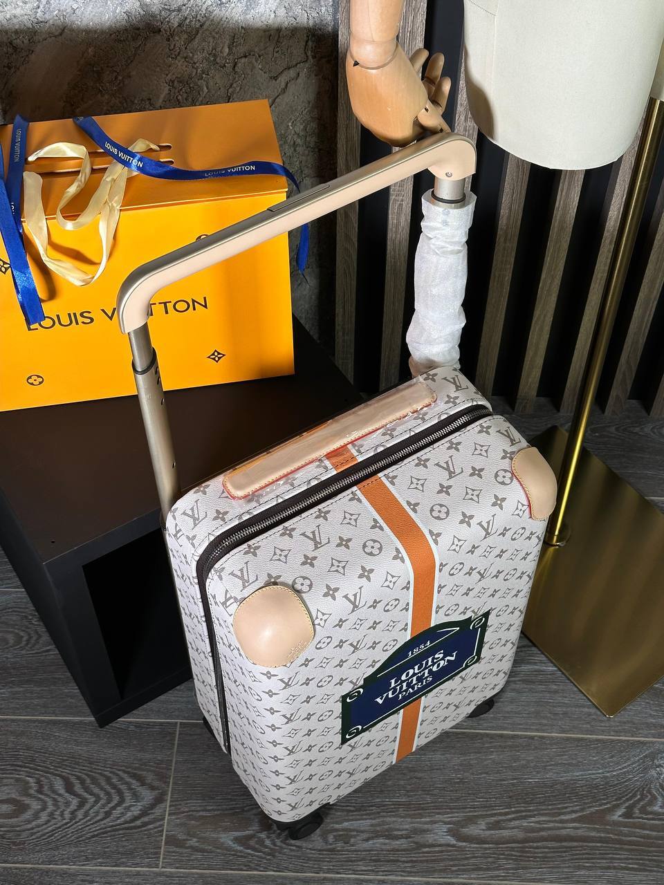 Чемодан для поездок Louis Vuitton BP-40215 Чемодан для поездок Louis Vuitton BP-40215