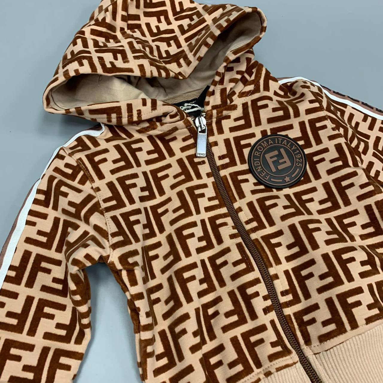 Костюм Fendi стильный BP-35697 Костюм Fendi стильный BP-35697