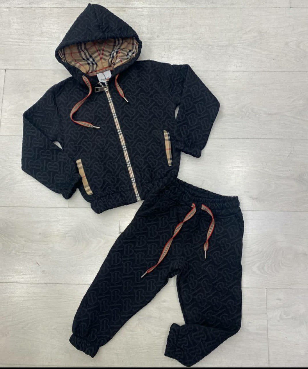 Спортивный костюм Burberry BP-28956 Спортивный костюм Burberry BP-28956