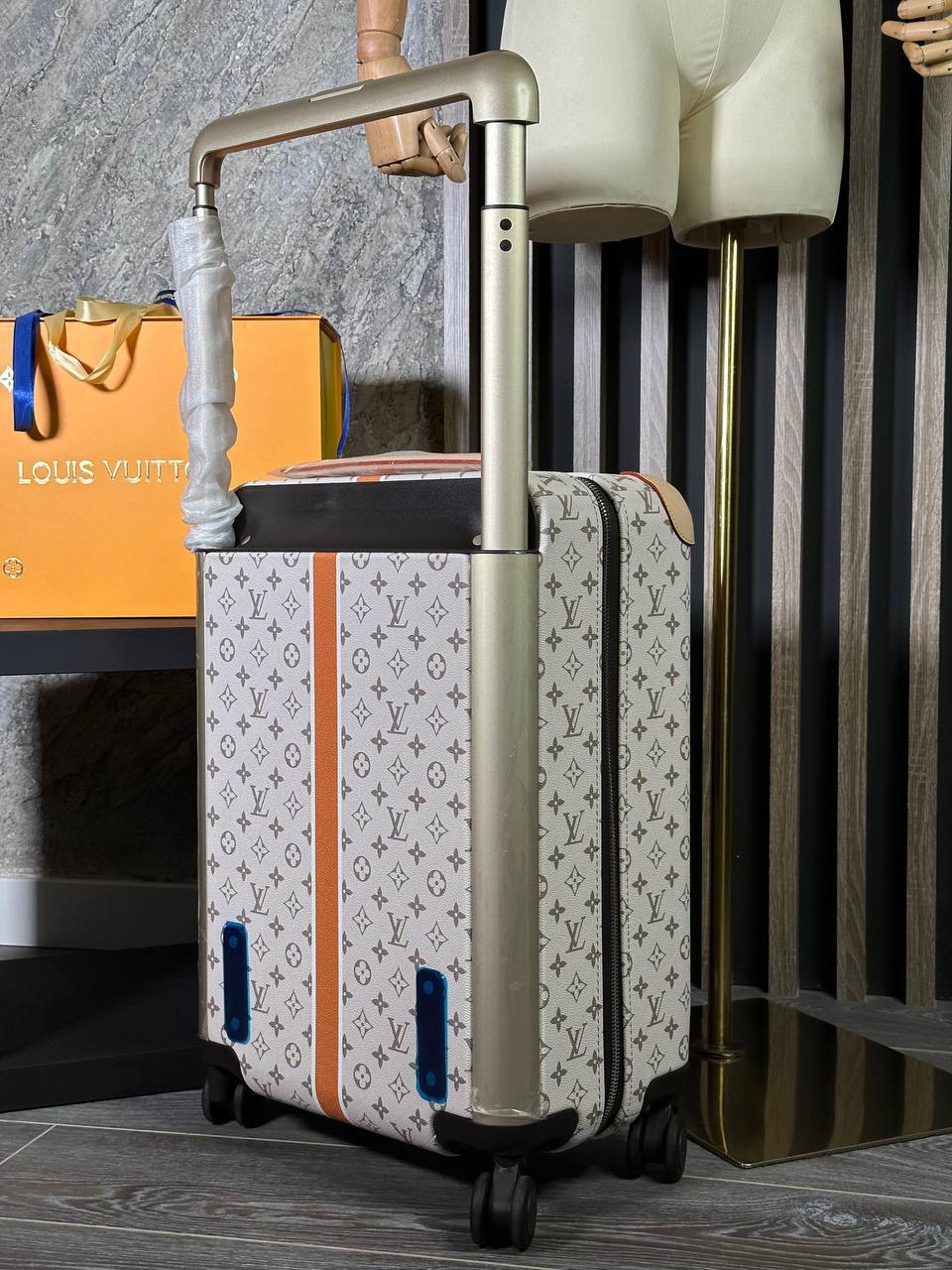 Чемодан для поездок Louis Vuitton BP-40215 Чемодан для поездок Louis Vuitton BP-40215