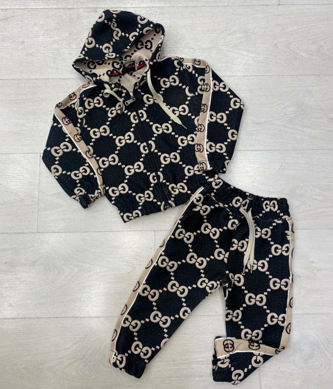 Gucci стильный спортивный костюм BP-28953 Gucci стильный спортивный костюм BP-28953