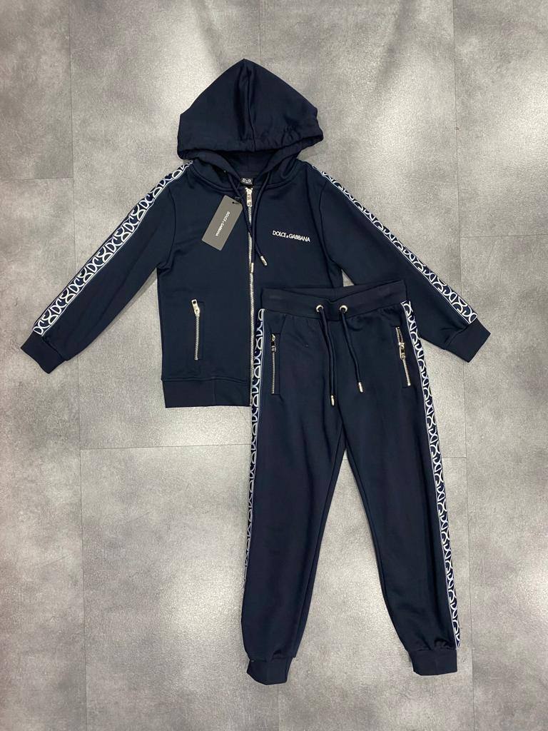 Спортивный костюм Dolce & Gabbana BP-18154 Спортивный костюм Dolce & Gabbana BP-18154