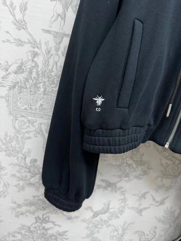 Повседневный спортивный костюм Christian Dior BP-47584 Повседневный спортивный костюм Christian Dior BP-47584