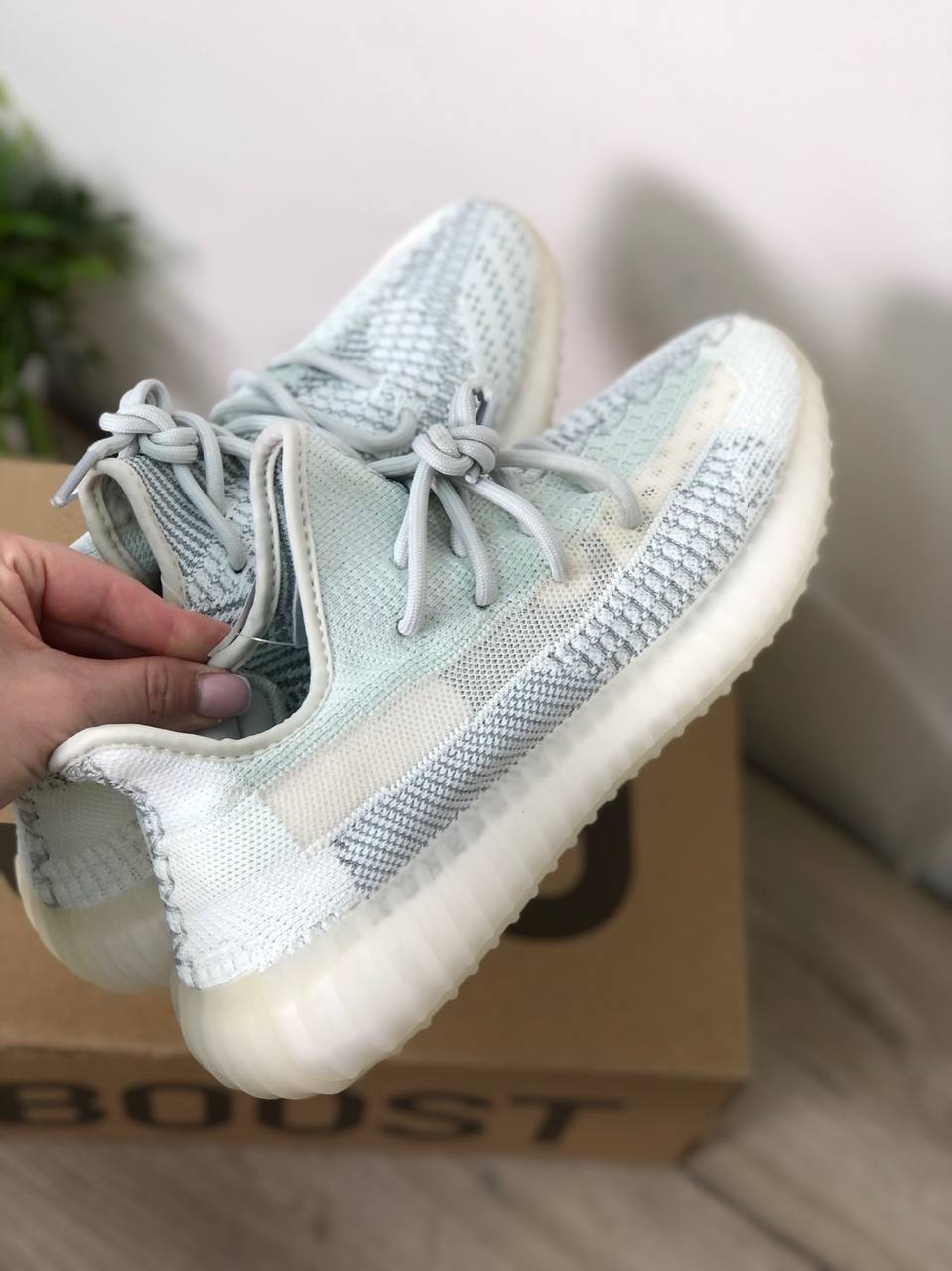 ADIDAS YEEZY 350 кроссовки песочные и голубые BP-31098 ADIDAS YEEZY 350 кроссовки песочные и голубые BP-31098