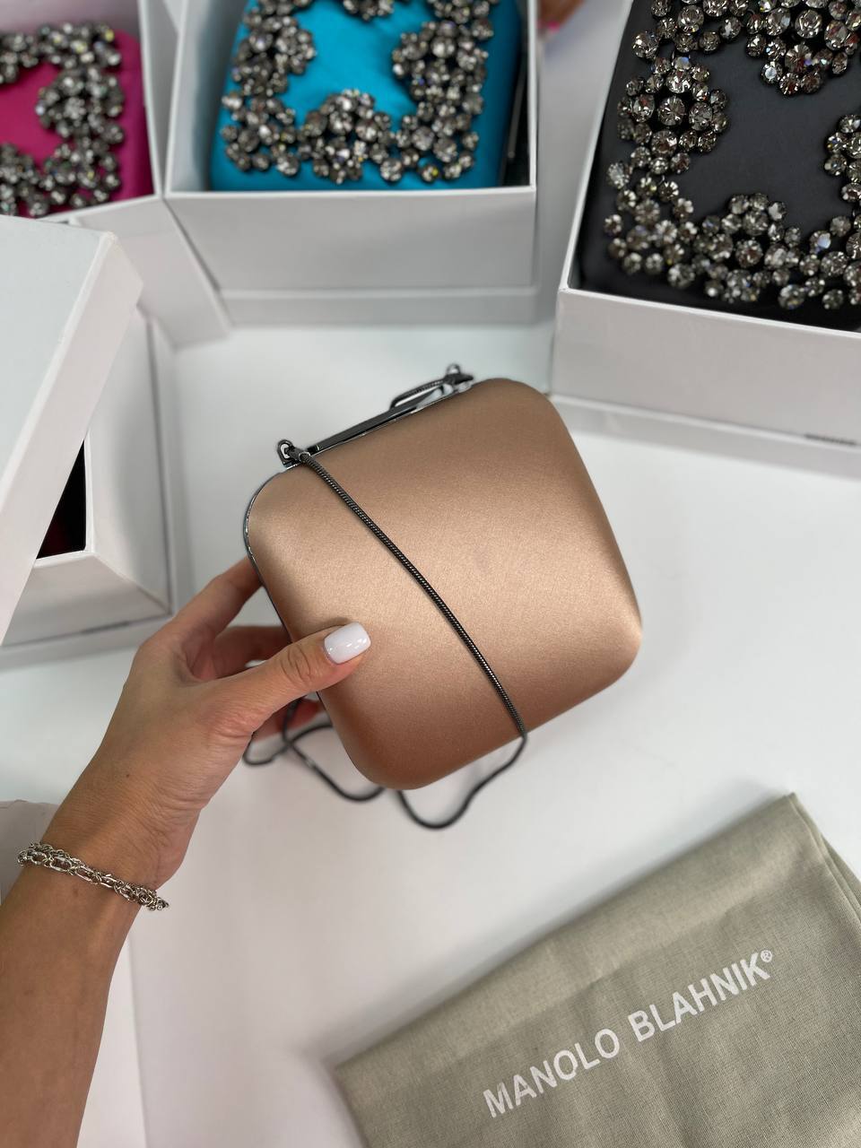 Трендовый клатч Manolo Blahnik BP-17943 Трендовый клатч Manolo Blahnik BP-17943