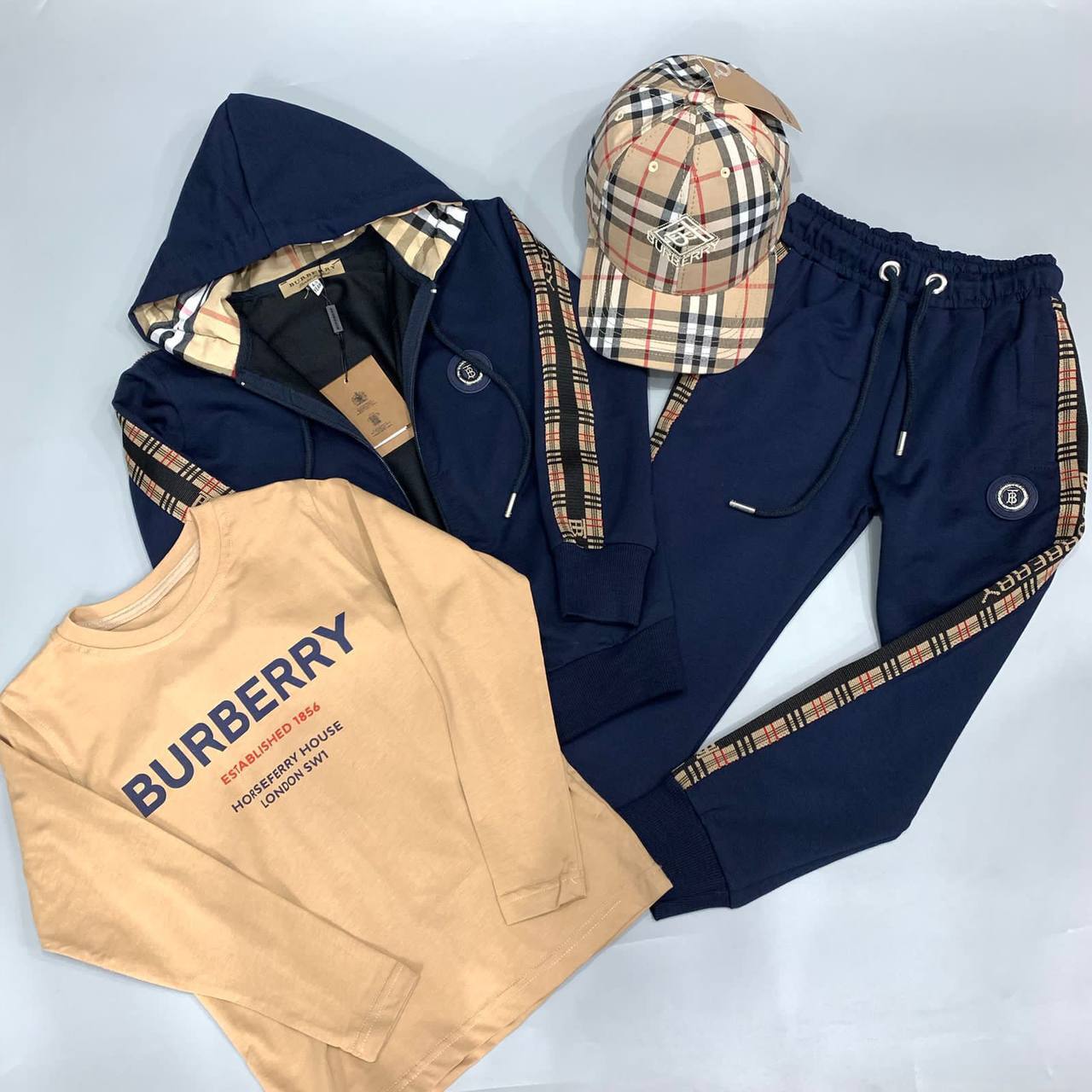 Burberry 3-ка костюм BP-36257 Burberry 3-ка костюм BP-36257