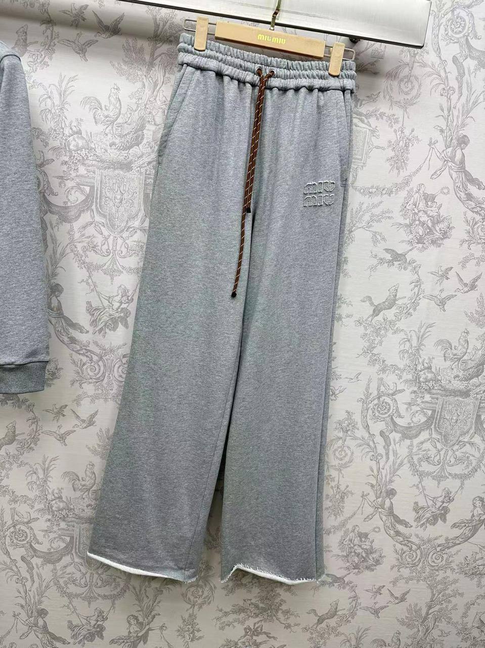 Коллекционный спортивный костюм Miu Miu BP-53414 Коллекционный спортивный костюм Miu Miu BP-53414