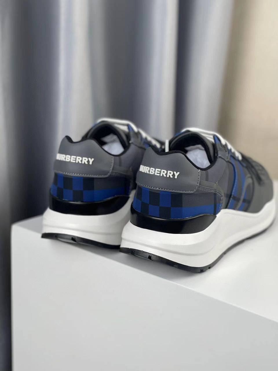 Burberry эксклюзивные кроссовки BP-19706 Burberry эксклюзивные кроссовки BP-19706