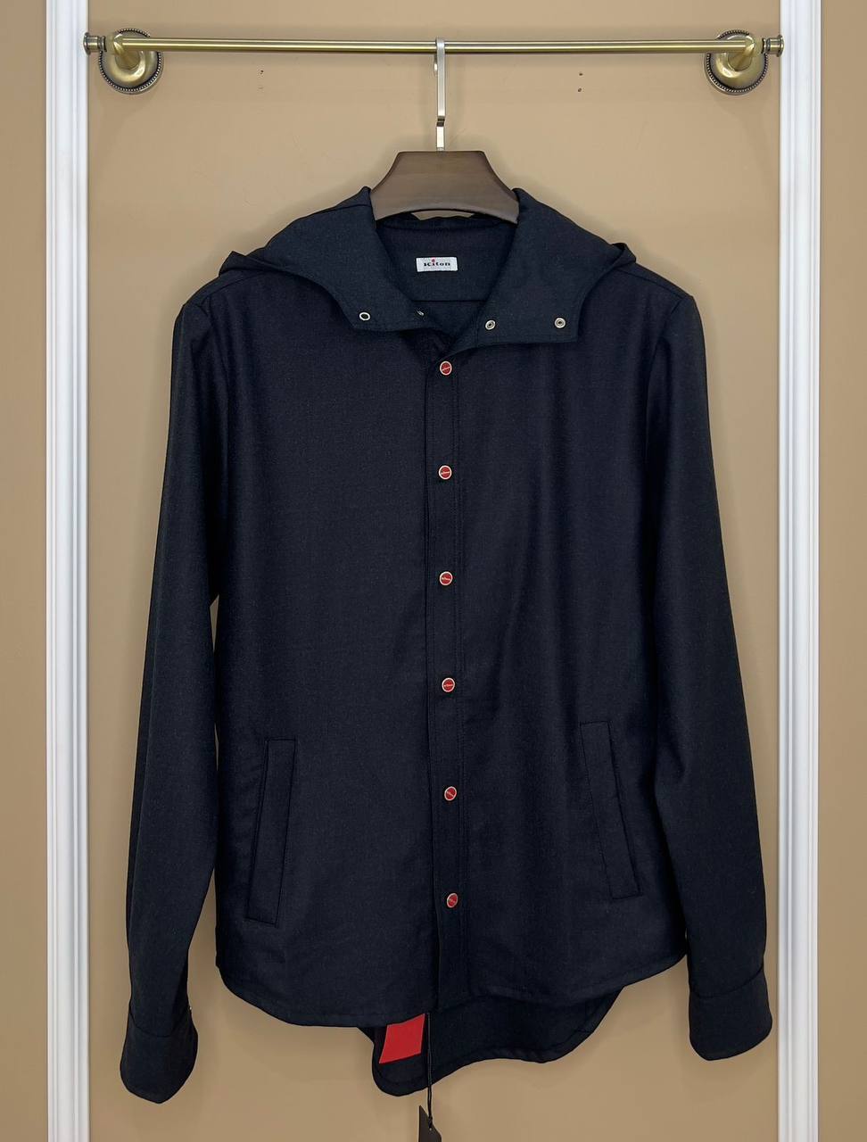 Стильный мужской костюм Kiton BP-43979 Стильный мужской костюм Kiton BP-43979