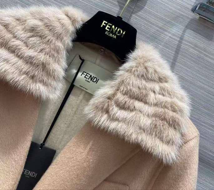 Трендовое пальто Fendi BP-25790 Трендовое пальто Fendi BP-25790