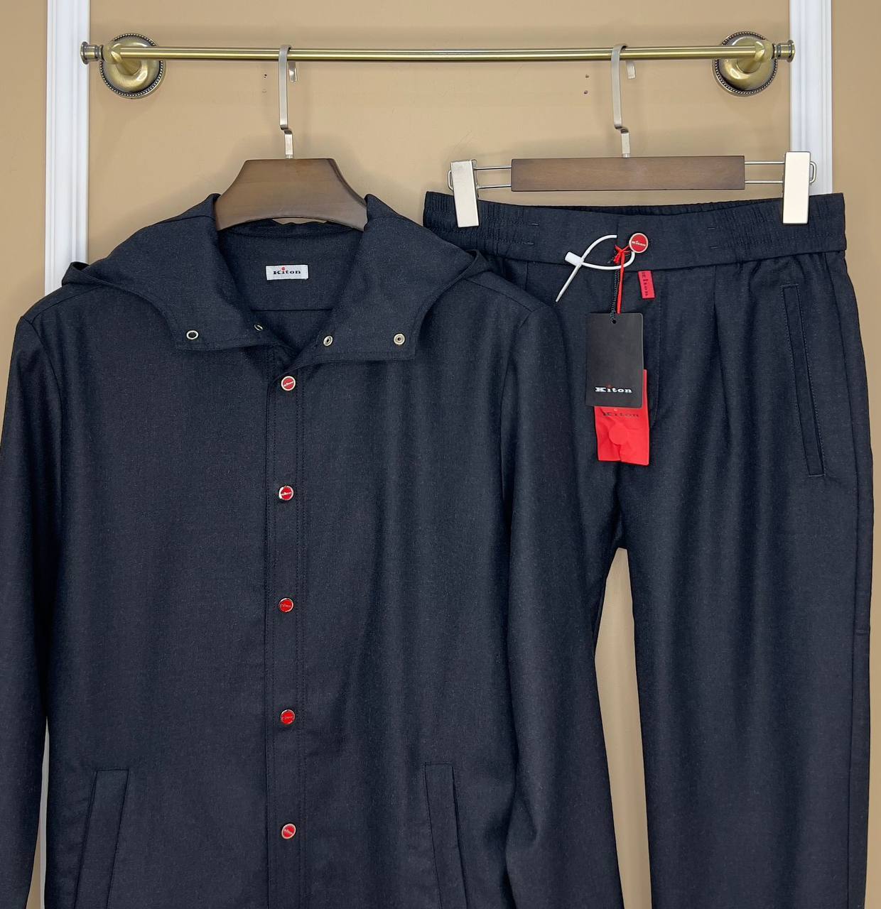 Стильный мужской костюм Kiton BP-43979 Стильный мужской костюм Kiton BP-43979